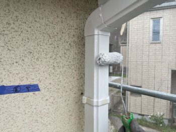 横浜市金沢区T様邸竪樋塗装上塗り1回目