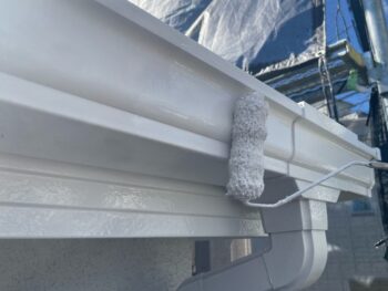 横浜市金沢区T様邸軒樋塗装上塗り2回目