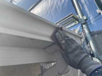 横浜市金沢区Y様邸軒樋塗装前ケレン