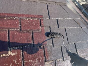 横浜市西区A様邸グランセラベスト２液ファイン屋根塗装上塗り１回目