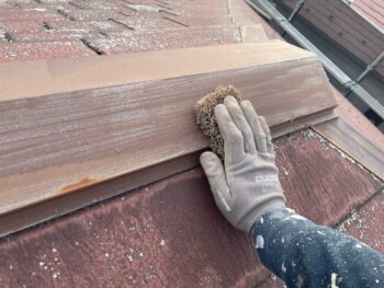 横浜市西区A様邸グランセラベスト2液ファイン棟板金塗装前ケレン