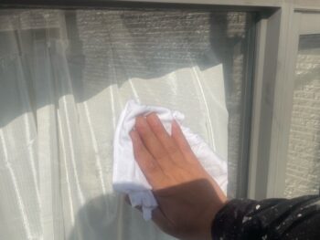 横浜市金沢区S様邸外壁塗装後窓清掃作業