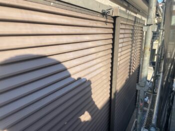 横浜市金沢区S様邸雨戸塗装施工前