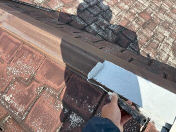 横浜市西区A様邸グランセラベスト2液ファイン棟板金錆止め塗装