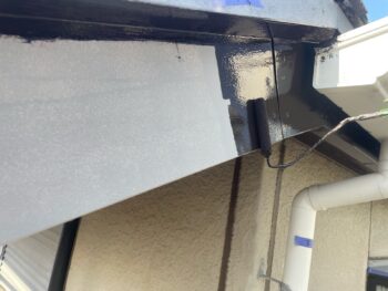 横浜市西区A様邸破風塗装上塗り１回目