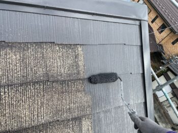 横浜市金沢区S様邸グランセラベスト2液ファイン屋根塗装上塗り1回目