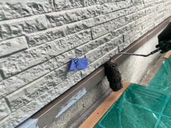 横浜市金沢区S様邸水切り塗装上塗り1回目