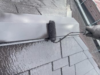 横浜市西区A様邸グランセラベスト2液ファイン棟板金塗装上塗り２回目