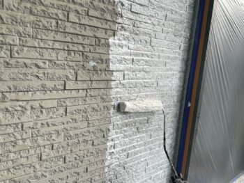 横浜市金沢区S様邸グランセラトップ1液水性外壁塗装下塗り