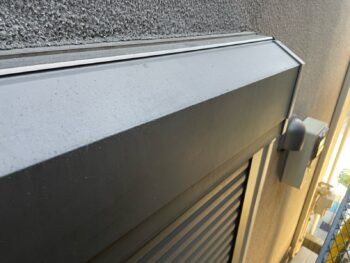 横浜市戸塚区I様邸シャッターボックス塗装施工前