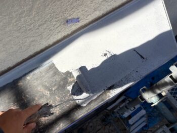 横浜市西区A様邸出窓天端錆止め塗装