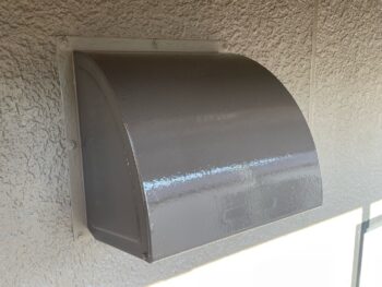 横浜市西区A様邸換気フード塗装施工後