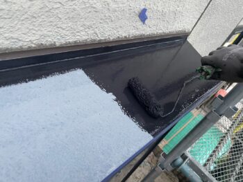 横浜市西区A様邸出窓天端塗装上塗り1回目