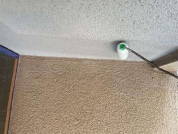 横浜市戸塚区I様邸軒天塗装下塗り