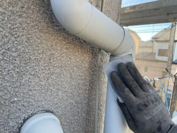 横浜市戸塚区I様竪樋塗装前ケレン