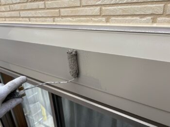 横浜市旭区Y様邸シャッターボックス塗装上塗り2回目
