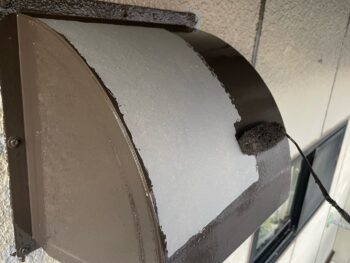 横浜市西区A様邸換気フード塗装上塗り1回目