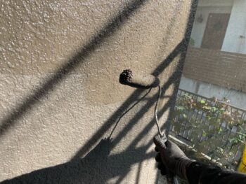 横浜市西区A様邸グランセラトップ1液水性外壁塗装上塗り2回目