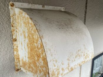 横浜市西区A様邸換気フード塗装施工前