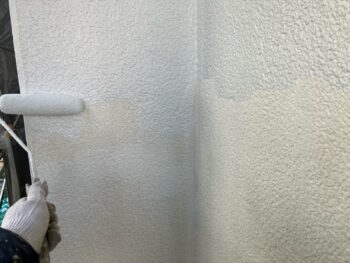 横浜市栄区K様邸パーフェクトトップSi外壁塗装上塗り1回目