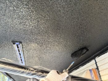 横浜市旭区F様邸軒天塗装上塗り2回目