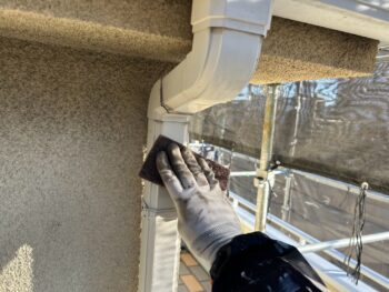 横浜市栄区I様邸竪樋塗装前ケレン