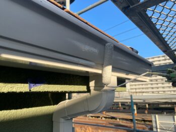 横浜市栄区I様邸軒樋塗装上塗り2回目
