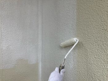 横浜市栄区K様邸パーフェクトトップSi外壁塗装下塗り