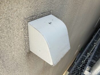 横浜市栄区I様邸換気フード塗装施工前