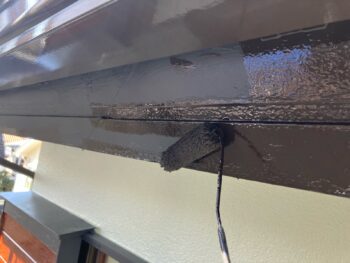 横浜市栄区K様邸破風塗装上塗り2回目