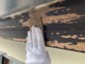 横浜市栄区K様邸破風塗装前ケレン
