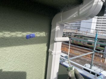 横浜市栄区I様邸竪樋塗装上塗り2回目
