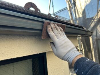 横浜市中区M様邸軒樋塗装前ケレン