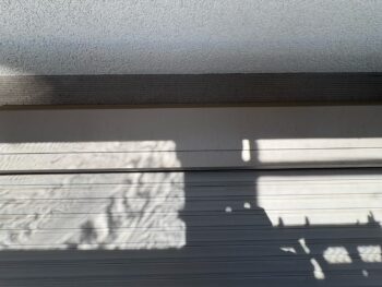 横浜市鶴見区S様邸シャッターボックス塗装施工前