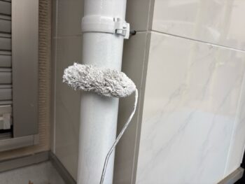 横浜市鶴見区S様邸竪樋塗装上塗り2回目