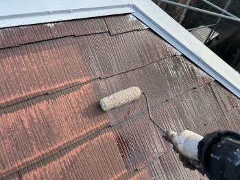 横浜市中区M様邸グランセラベスト2液ファイン屋根塗装下塗り