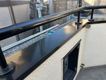 横浜市中区M様邸手摺笠木板金塗装施工前