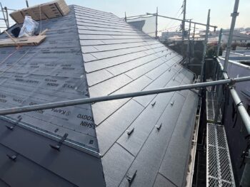 横浜市鶴見区S様邸スーパーガルテクト屋根カバー工法新規屋根葺き