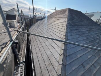 横浜市鶴見区S様邸スーパーガルテクト屋根カバー工法前棟板金・雪止め解体