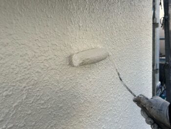 横浜市中区M様邸パーフェクトトップSi外壁塗装上塗り2回目