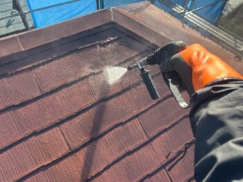横浜市中区M様邸グランセラベスト2液ファイン屋根塗装施工前高圧洗浄