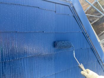 横浜市中区M様邸グランセラベスト2液ファイン屋根塗装上塗り2回目