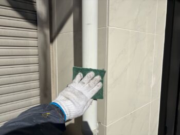 横浜市鶴見区S様邸竪樋塗装前ケレン