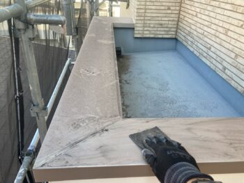 横浜市磯子区M様邸笠木板金塗装前ケレン