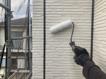 横浜市磯子区M様邸グランセラトップ1液水性外壁塗装下塗り