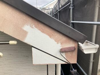 横浜市磯子区M様邸破風塗装下塗り