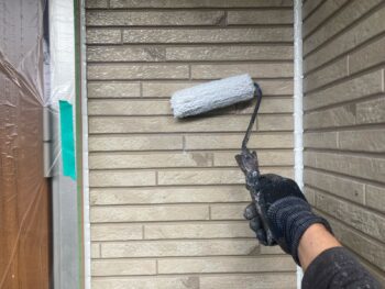 横浜市磯子区M様邸グランセラトップ1液水性外壁塗装下塗り