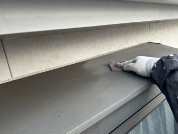 横浜市戸塚区M様邸出窓天端塗装前ケレン