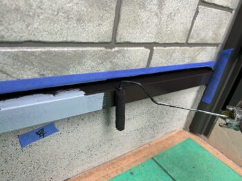 横浜市戸塚区M様邸水切り塗装上塗り1回目