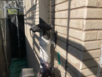 横浜市磯子区M様邸竪樋塗装上塗り1回目